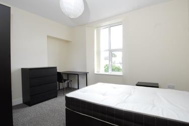 2 bed flat, 20 Woodland Terrace,, Greenbank, Plymouth, PL48NL - Image 3